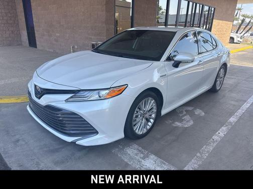 2020 Toyota Camry Hybrid XLE