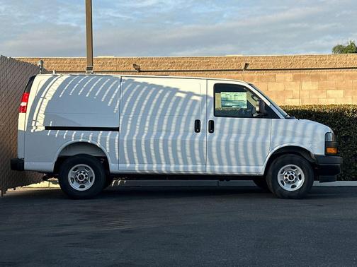 2025 GMC Savana 2500 Work Van