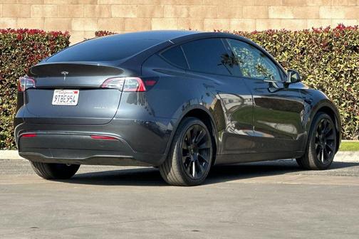 2025 Tesla Model Y Long Range Dual Motor All-Wheel Drive