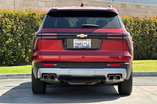 2024 Chevrolet Traverse LT