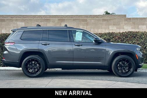 2022 Jeep Grand Cherokee L Laredo