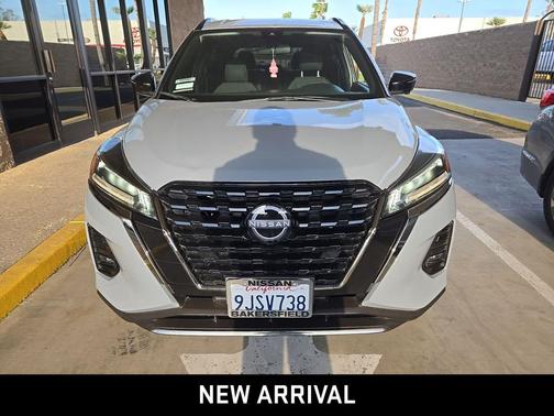 2023 Nissan Kicks SR