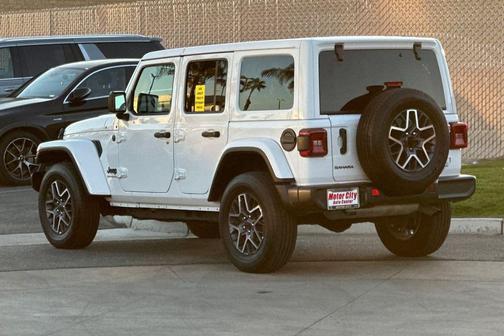 2025 Jeep Wrangler 4-Door Sahara 4x4