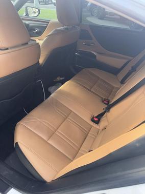 2022 Lexus ES 300h Luxury