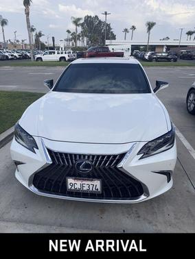 2022 Lexus ES 300h Luxury