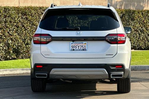 2025 Honda Pilot Touring 8-Passenger