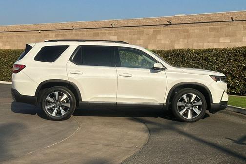2025 Honda Pilot Touring 8-Passenger