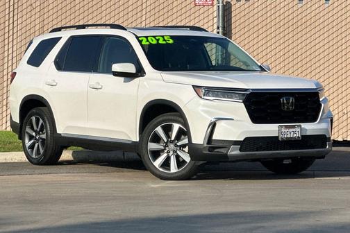 2025 Honda Pilot Touring 8-Passenger