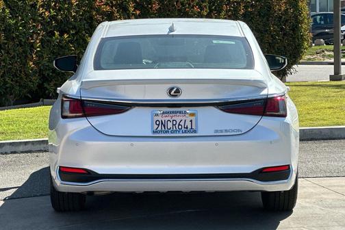 2024 Lexus ES 300h Base