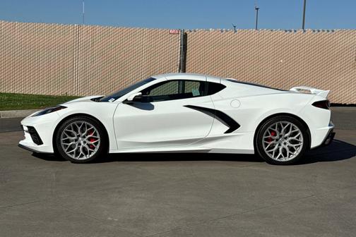 Arctic White 2022 Chevrolet Corvette 2LT