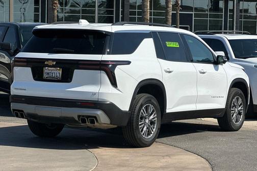 2024 Chevrolet Traverse LT