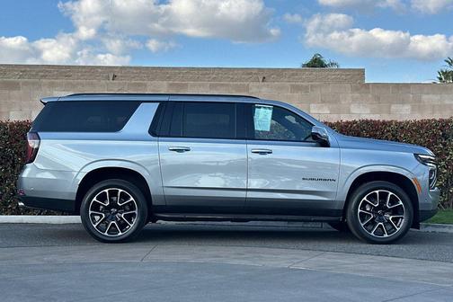 2025 Chevrolet Suburban RST