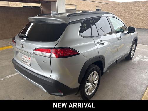 2024 Toyota Corolla Cross LE