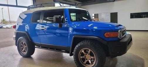 ICEBERG WHITE/VOODOO BLUE 2007 Toyota FJ Cruiser Base