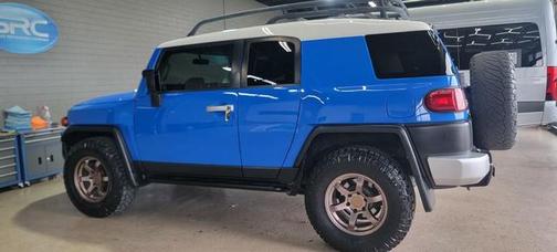 ICEBERG WHITE/VOODOO BLUE 2007 Toyota FJ Cruiser Base