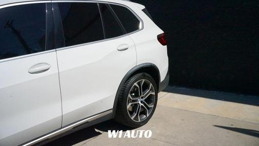 Alpine White 2021 BMW X5 sDrive40i