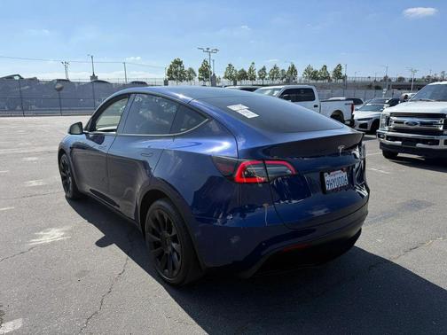 Blue 2023 Tesla Model Y Long Range Sport Utility 4D