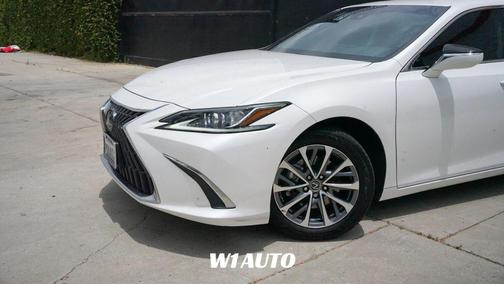 Eminent White Pearl 2022 Lexus ES 300h Base