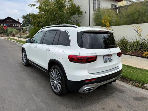 White 2021 Mercedes-Benz GLB 250 4MATIC