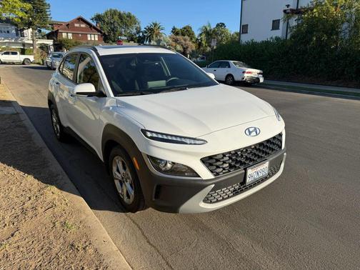 Lunar White 2023 Hyundai KONA SEL
