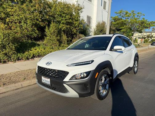 Lunar White 2023 Hyundai KONA SEL