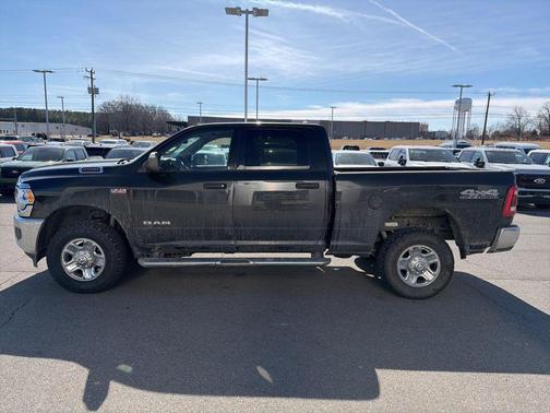 2020 RAM 2500 Tradesman Crew Cab 4X4 6'4' Box