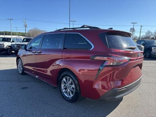 2021 Toyota Sienna XLE 8 Passenger