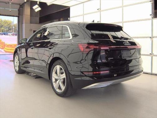 2019 Audi e-tron Premium Plus