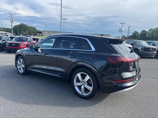 2019 Audi e-tron Premium Plus