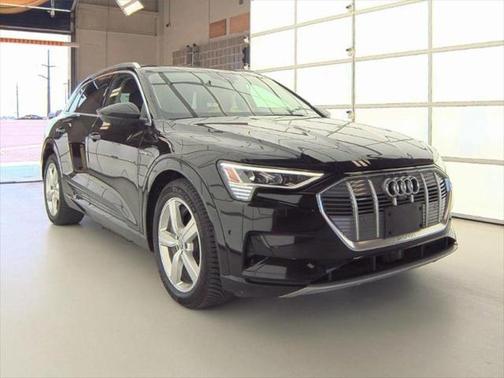 2019 Audi e-tron Premium Plus