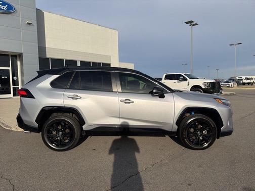 2024 Toyota RAV4 Hybrid SE