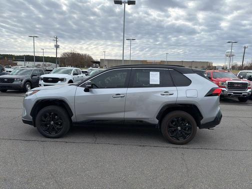 2024 Toyota RAV4 Hybrid SE