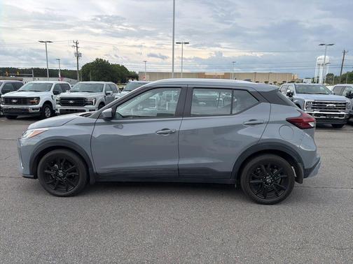 Boulder Gray Pearl 2024 Nissan Kicks SV