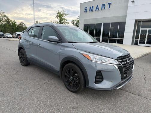 Boulder Gray Pearl 2024 Nissan Kicks SV