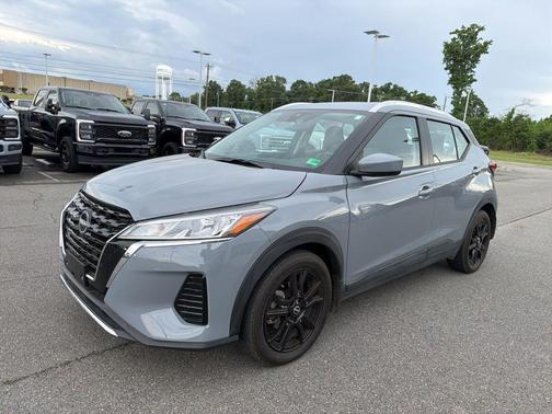 Boulder Gray Pearl 2024 Nissan Kicks SV