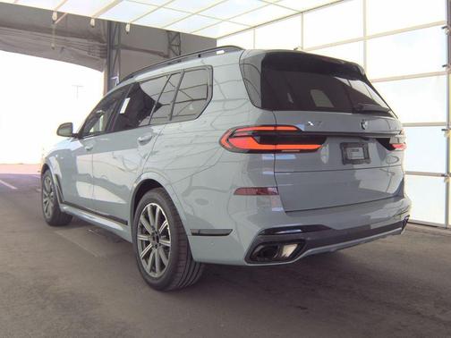 Brooklyn Grey Metallic 2025 BMW X7 xDrive40i
