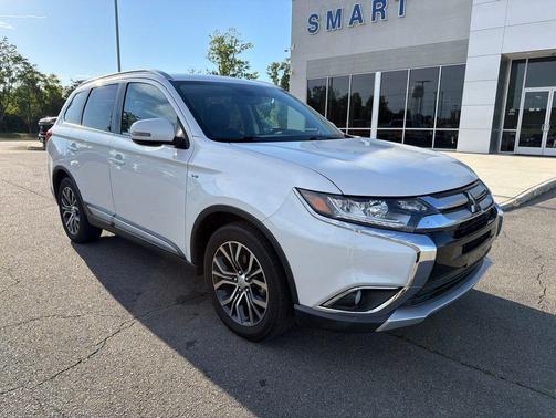 Diamond White Pearl 2016 Mitsubishi Outlander GT
