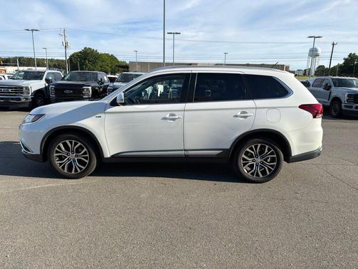Diamond White Pearl 2016 Mitsubishi Outlander GT