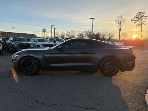 2017 Ford Shelby GT350 Base