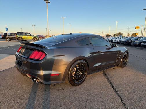 2017 Ford Shelby GT350 Base