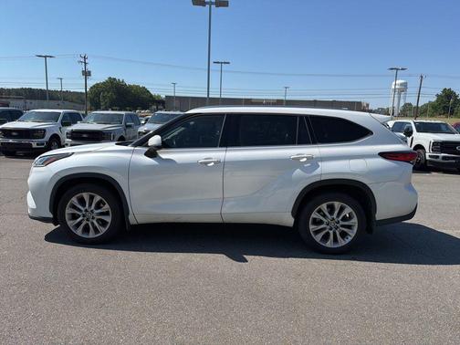 Wind Chill Pearl 2022 Toyota Highlander Limited