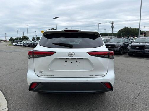 Wind Chill Pearl 2022 Toyota Highlander Limited