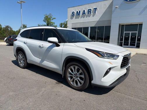 Wind Chill Pearl 2022 Toyota Highlander Limited