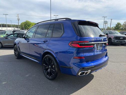 2025 BMW X7 M60i