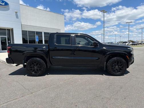 Super Black 2023 Nissan Frontier SV