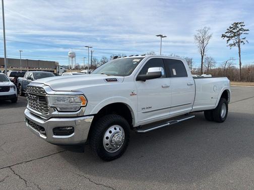 2022 RAM 3500 Limited Crew Cab 4x4 8' Box