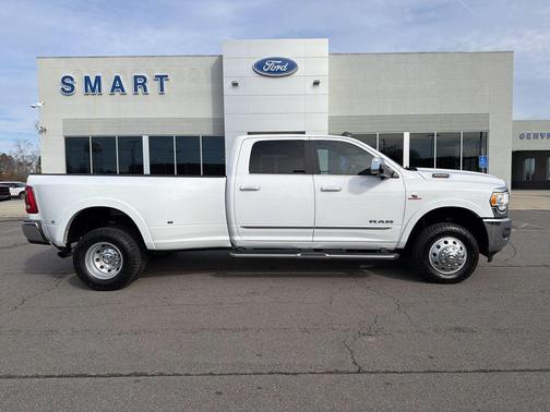 2022 RAM 3500 Limited Crew Cab 4x4 8' Box