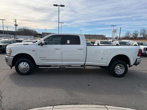 2022 RAM 3500 Limited Crew Cab 4x4 8' Box
