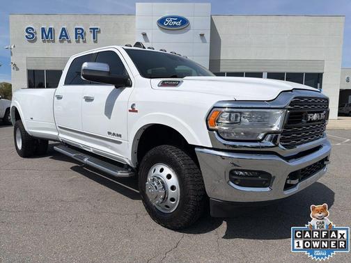 Bright White Clearcoat 2022 RAM 3500 Limited Crew Cab 4x4 8' Box