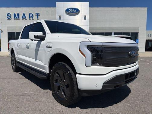 Star White Metallic Tri-Coat 2022 Ford F-150 Lightning LARIAT